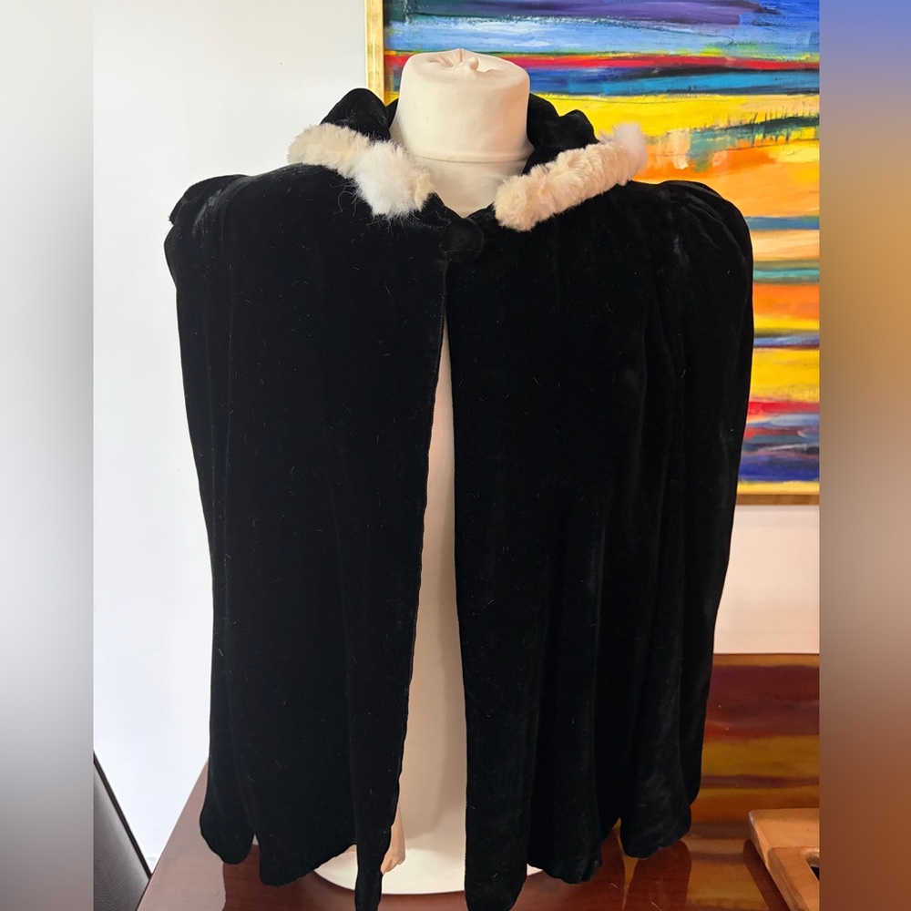 Vintage Black Velvet Fur Trimmed Hooded Opera Cape Coat Large Covered Button WOW